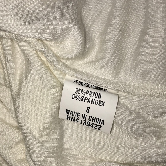 Tobi Off-White Fitted Skirt w/Ruched Sides NWOT - Picture 5 of 5